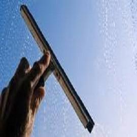 KLEAN GLASS est destiné au nettoyage des vitres, miroirs, glaces et surfaces modernes